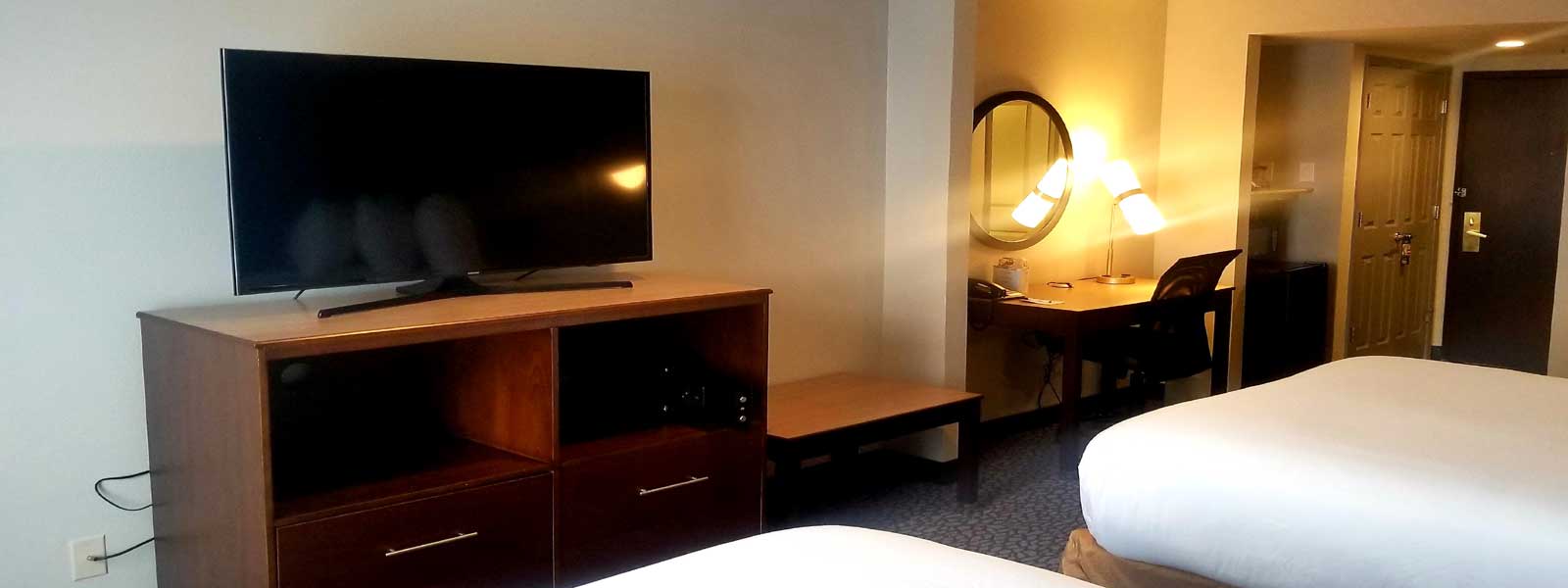 Wingate Dallas DFW Airport Affordable Lodging in Irving Texas Clean Comfortable Rooms Newly Remodeled Close to Downtown